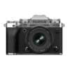 Fujifilm X-T5 Kamera mit silbernem Gehäuse und 16-50mm Objektiv.