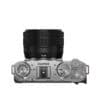 Fujifilm X-M5 Kamera mit 15-45mm Objektiv in Silber.